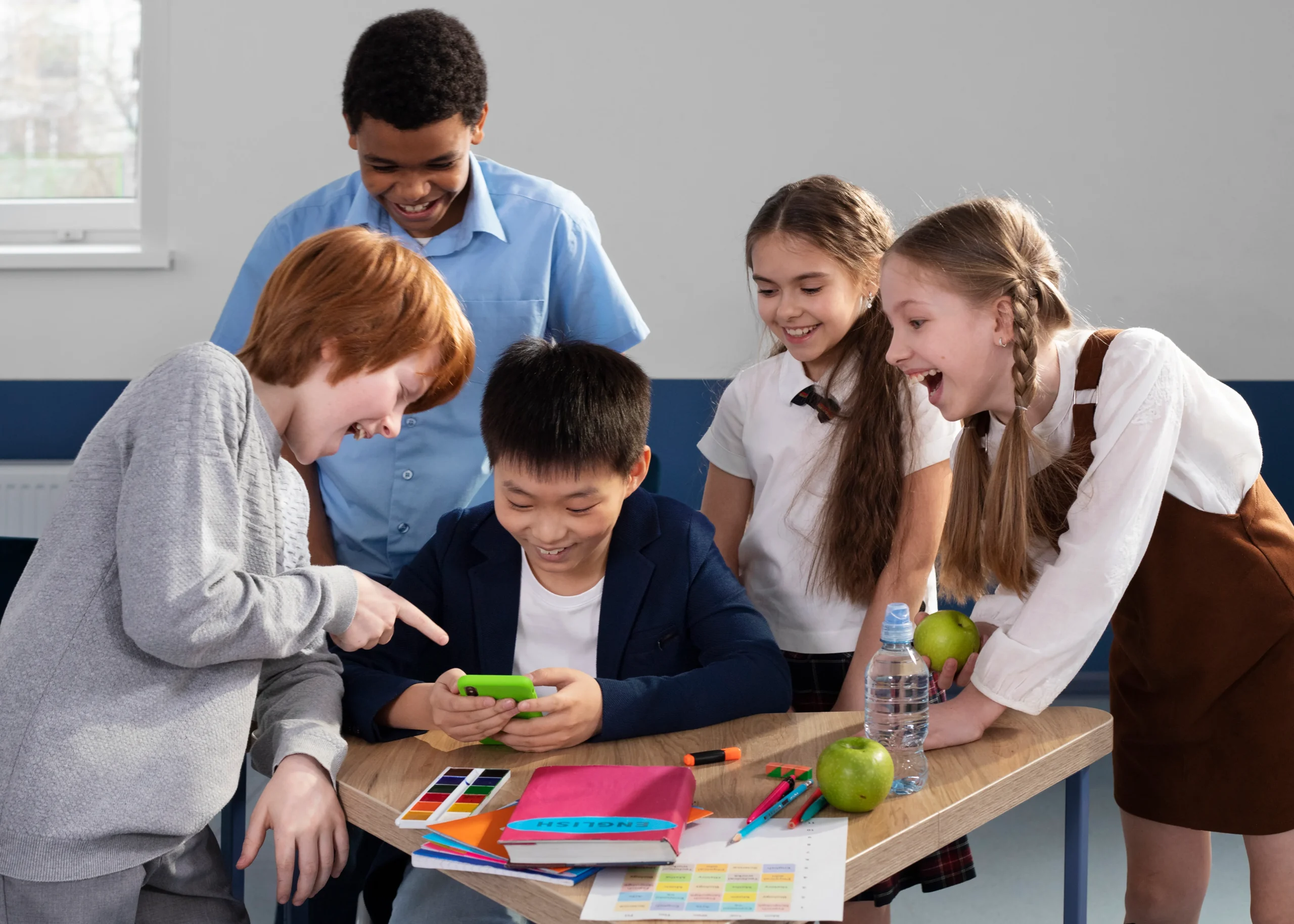 kids-classroom-taking-english-class